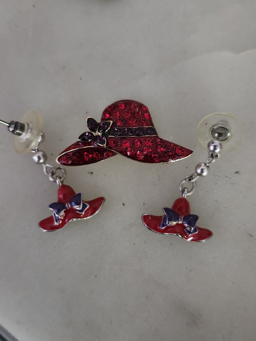 Vtg Red Hat Society Dangly Earrings and Red Crystal Brooch Set
